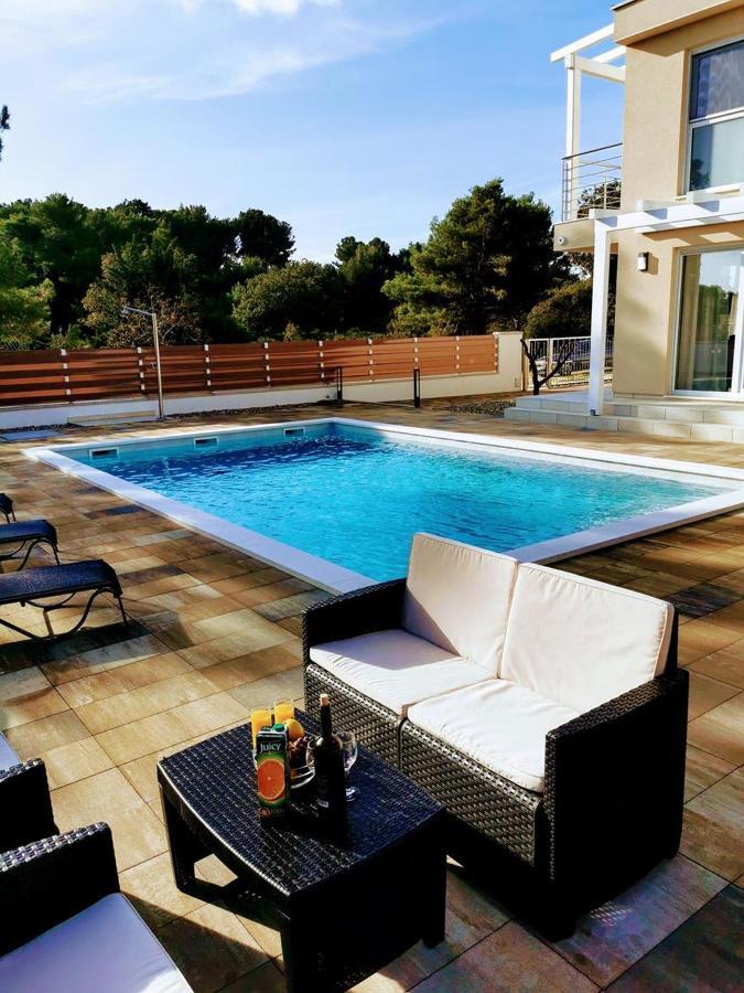 Villa Olivia - New And Modern House With Pool, Souna, Jacuzzi & Playground, Liznjan - Istra Exterior foto